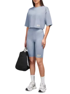 تيشيرت بقصة مربعة من نسيج معاد تدويره