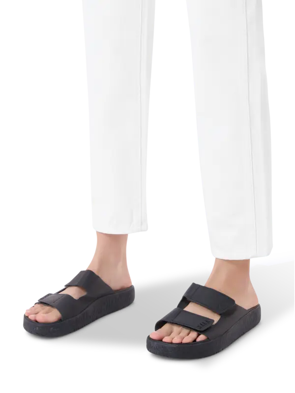 /original/SA2020754A_VEJA_Full Black_2.png_convert-600x800