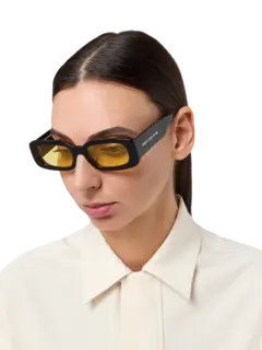 /original/SHOWANDTELL_BONN_BlackSungl_2.png_convert-240x320