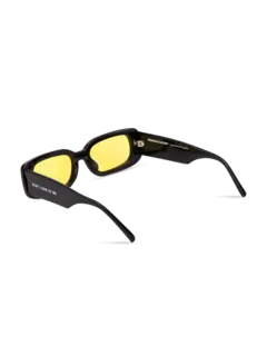 /original/SHOWANDTELL_BONN_BlackSungl_4.png_convert-240x320