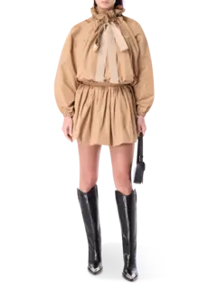 تنورة بلومر قصيرة