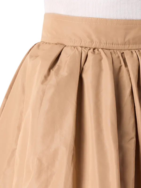 تنورة بلومر قصيرة