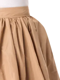 تنورة بلومر قصيرة