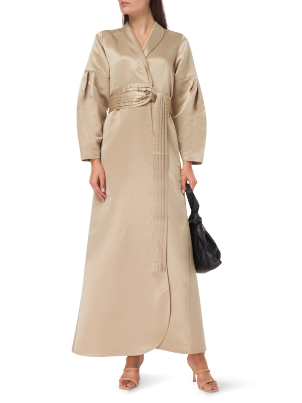 ABAYA COAT PAIRED WITH A PLEATED BELT