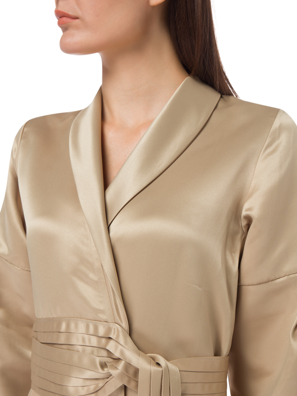 ABAYA COAT PAIRED WITH A PLEATED BELT