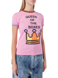 PIXEL QUEEN OF THE BOXES T-SHIRT\n\n