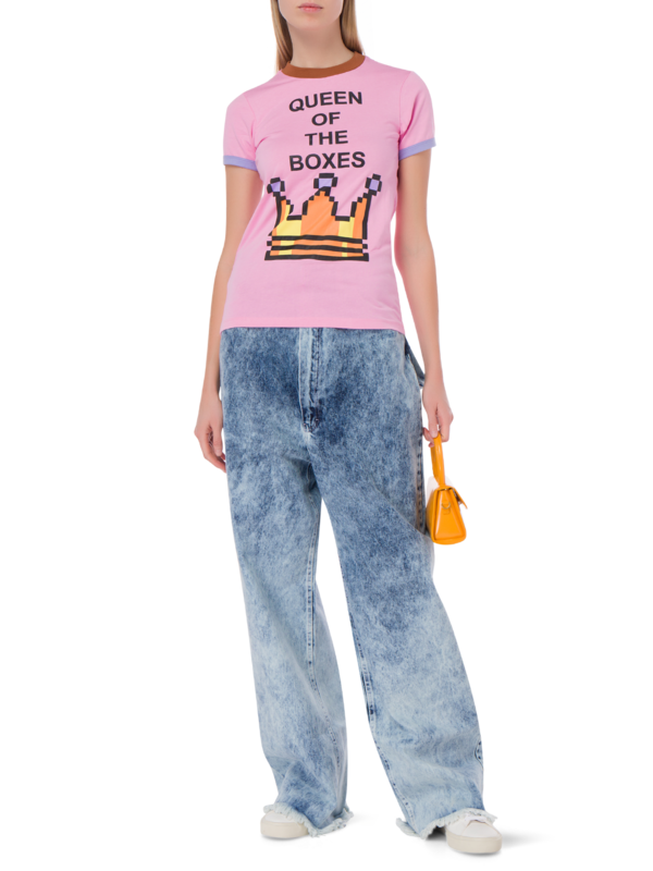 PIXEL QUEEN OF THE BOXES T-SHIRT\n\n