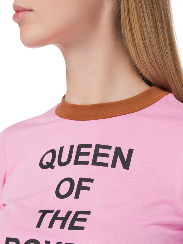 PIXEL QUEEN OF THE BOXES T-SHIRT\n\n
