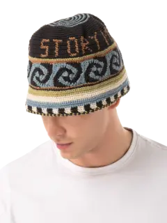 قبعة بتصميم حلزوني