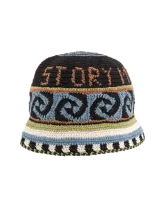 قبعة بتصميم حلزوني