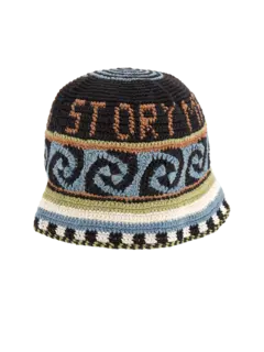 قبعة بتصميم حلزوني