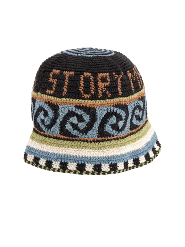 قبعة بتصميم حلزوني