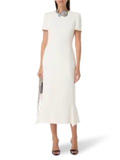 فستان متوسط الطول مزين بوردة مزخرفة بالكريستال