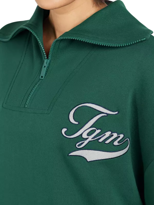 سويت شيرت كبير الحجم بسحاب قصير وطبعة بنمط جامعي:Staged:thatProductCatalog