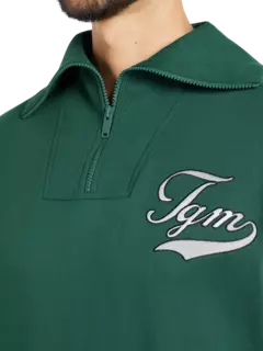 سويت شيرت كبير الحجم بسحاب قصير وطبعة بنمط جامعي:Staged:thatProductCatalog