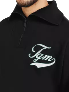 سويت شيرت كبير الحجم بسحاب قصير وطبعة بنمط جامعي:Staged:thatProductCatalog