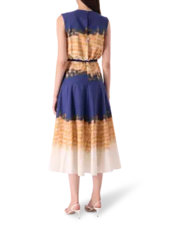 فستان متوسط الطول بدون أكمام مصبوغ بطريقة الربط بورا