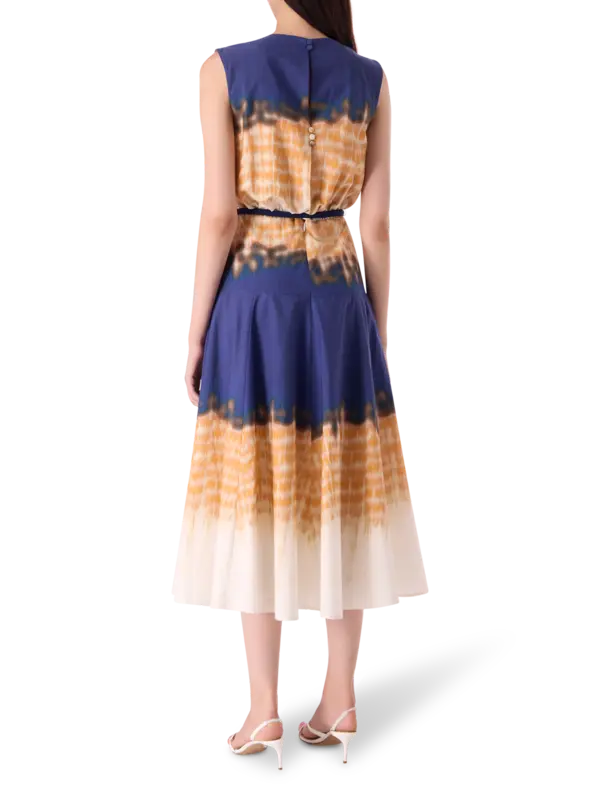 فستان متوسط الطول بدون أكمام مصبوغ بطريقة الربط بورا