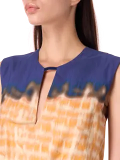 فستان متوسط الطول بدون أكمام مصبوغ بطريقة الربط بورا