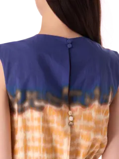 فستان متوسط الطول بدون أكمام مصبوغ بطريقة الربط بورا