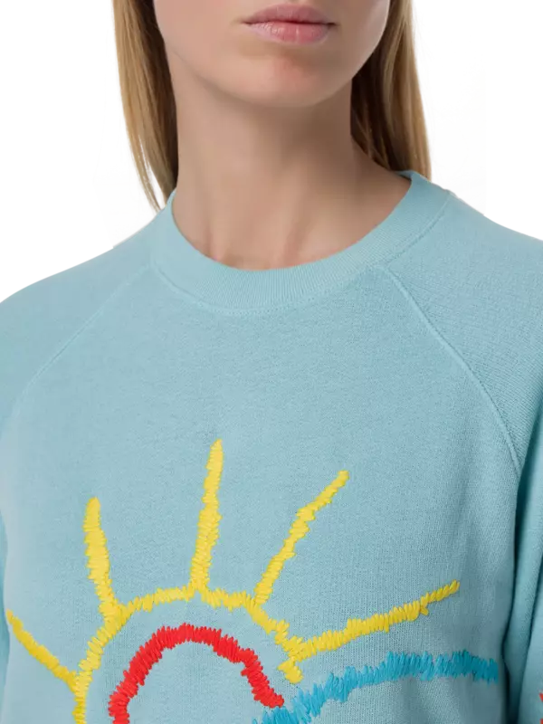 سويت شيرت بأكمام راجلان مطرز بتصميم مشهد الشمس