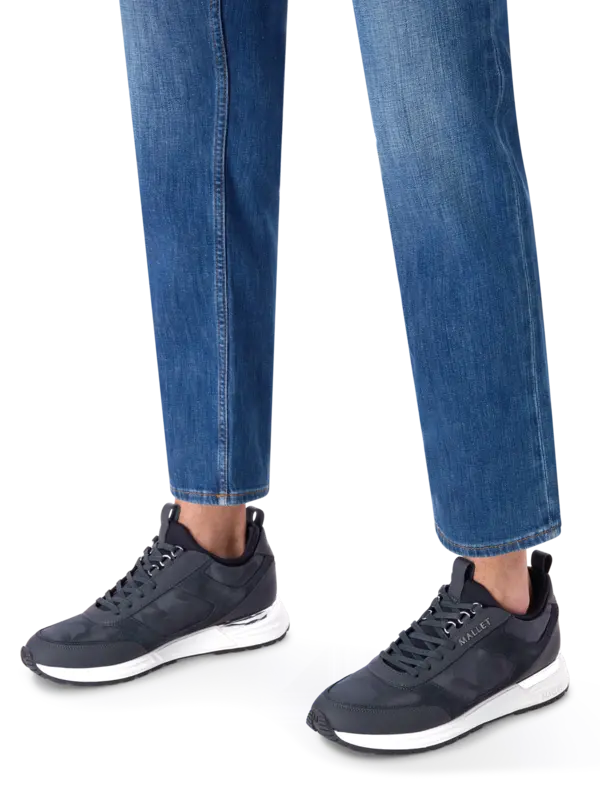 حذاء رياضي دايفر