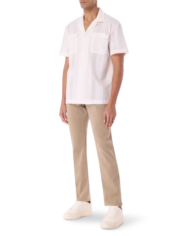 قميص بأكمام قصيرة وياقة كامب