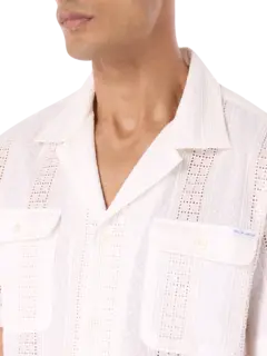 قميص بأكمام قصيرة وياقة كامب