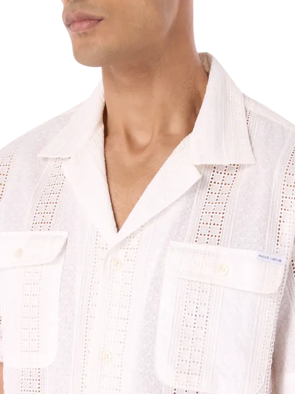 قميص بأكمام قصيرة وياقة كامب