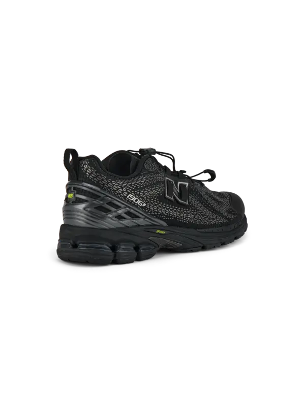 /original/U19068PN_NEWB_BLACK001_4.png_convert-600x800