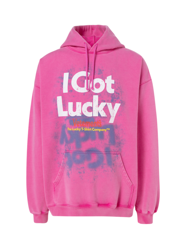 هودي مطبوع عليه عبارة "I Got Lucky"