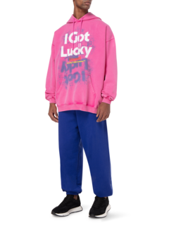 هودي مطبوع عليه عبارة "I Got Lucky"