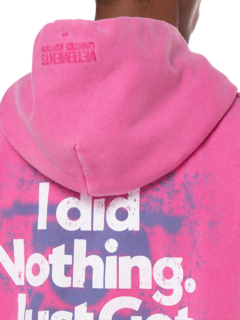 هودي مطبوع عليه عبارة "I Got Lucky"