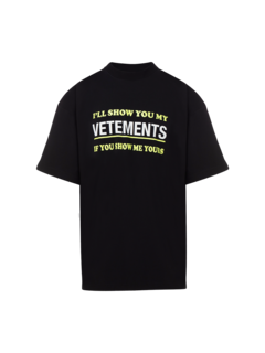 تيشيرت مطبوع عليه عبارة "Show Me Your Vetements"