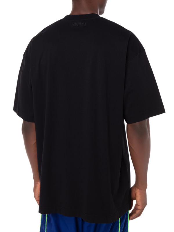 تيشيرت مطبوع عليه عبارة "Show Me Your Vetements"