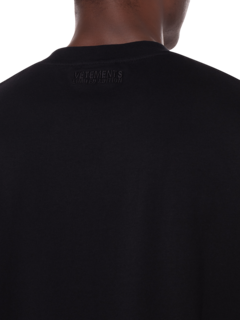 تيشيرت مطبوع عليه عبارة "Show Me Your Vetements"