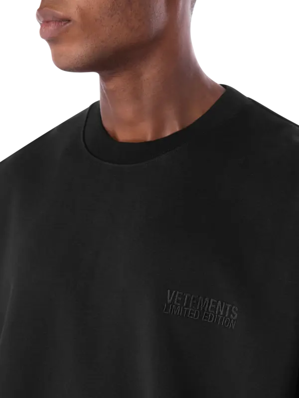 سويت شيرت مطرز بشعار متناغم