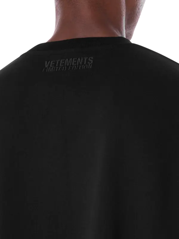 سويت شيرت مطرز بشعار متناغم