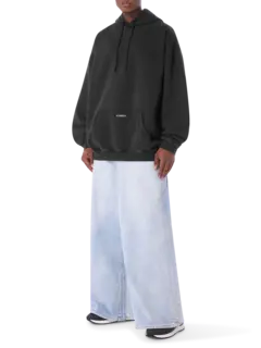 سويت شيرت منسوج بغطاء للرأس مزين بشعار العلامة التجارية