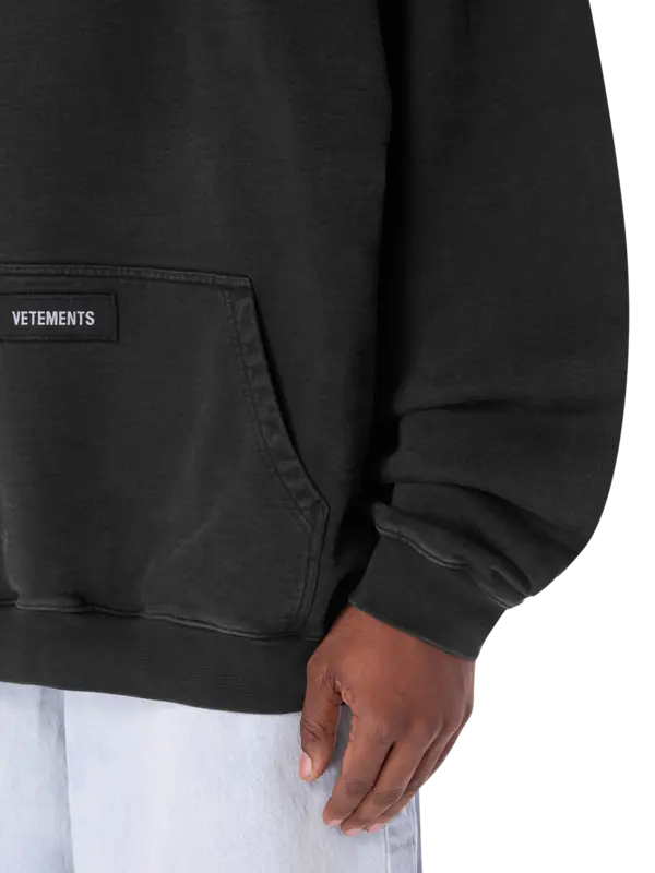 سويت شيرت منسوج بغطاء للرأس مزين بشعار العلامة التجارية