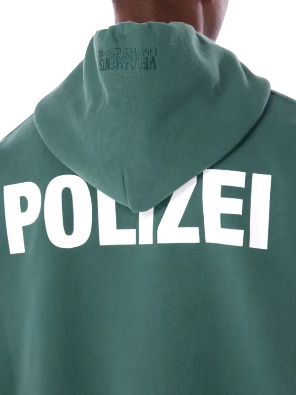 هودي مزين بكلمة "Polizei"