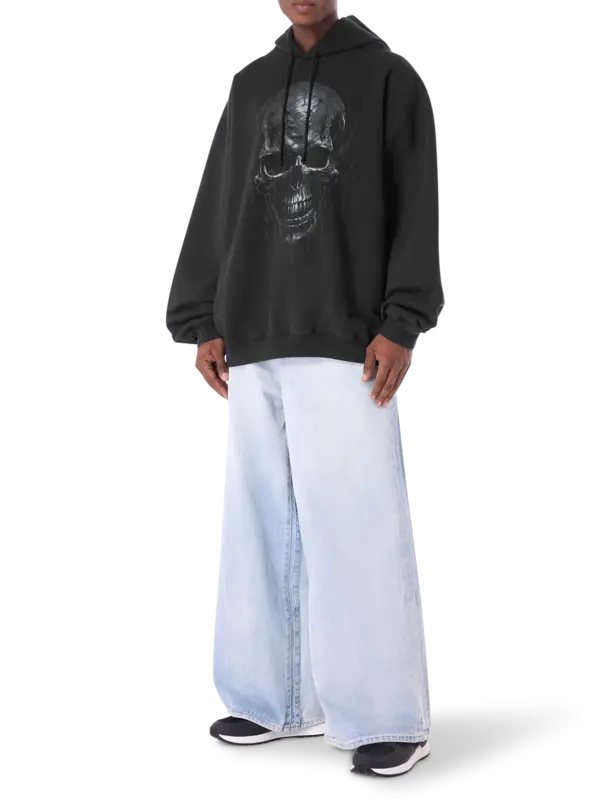 سويت شيرت ميتال أسود بغطاء للرأس وطبعة جمجمة