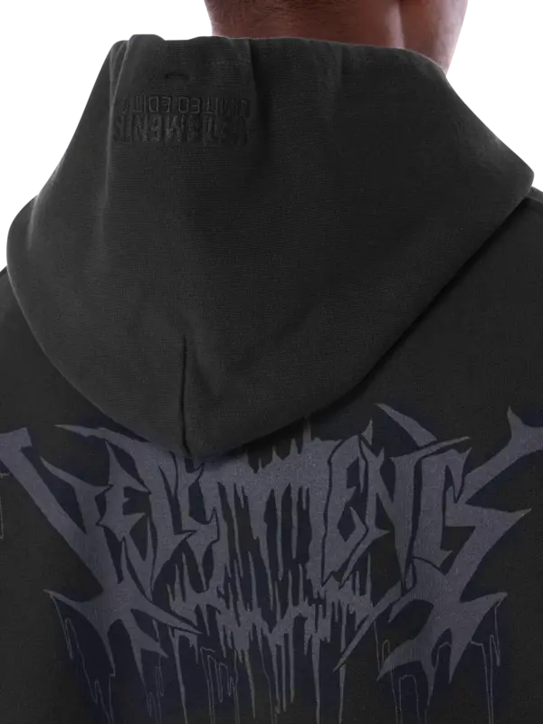 سويت شيرت ميتال أسود بغطاء للرأس وطبعة جمجمة