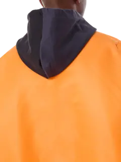 جاكيت بومبر بغطاء رأس وبتصميم مقسم