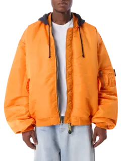 جاكيت بومبر بغطاء رأس وبتصميم مقسم