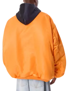 جاكيت بومبر بغطاء رأس وبتصميم مقسم