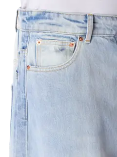 بنطال جينز بتصميم كبير ومقسم