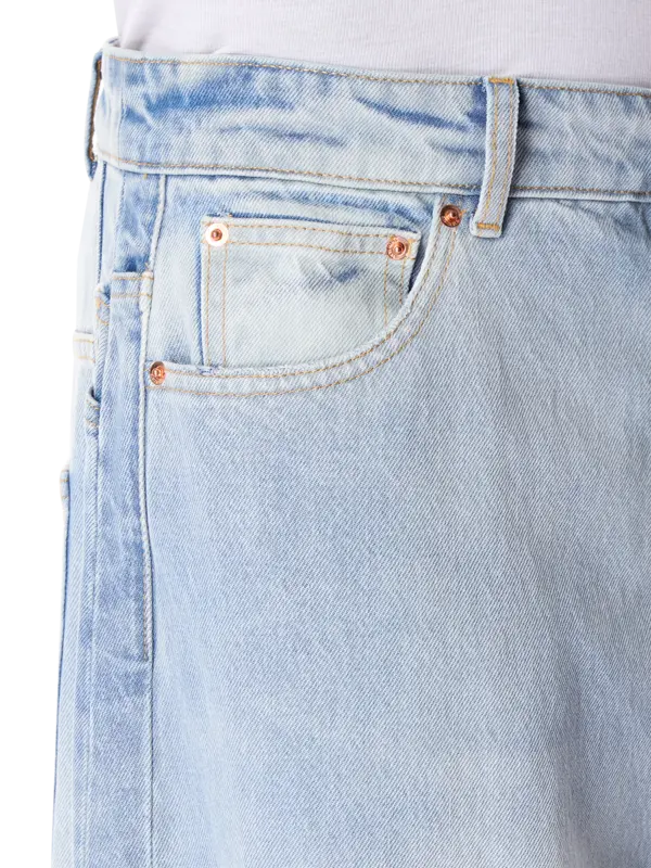 بنطال جينز بتصميم كبير ومقسم