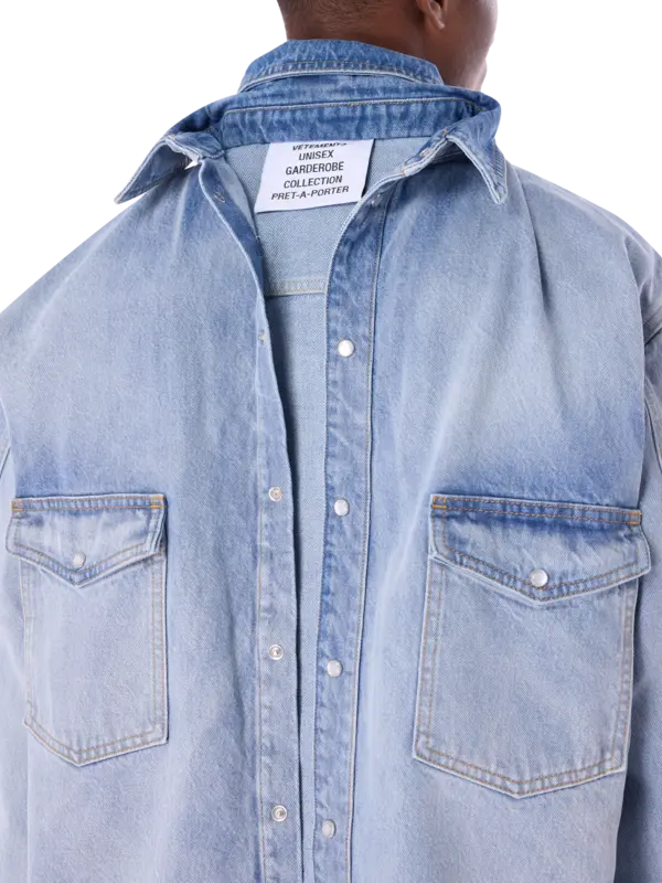 قميص جينز بظهر من الأمام