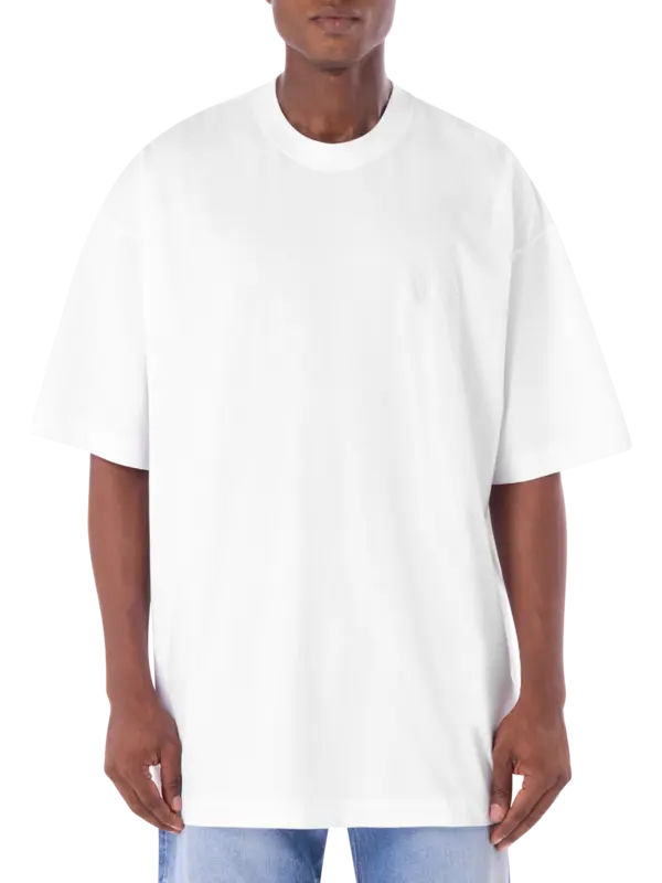 تيشرت مطرز بشعار متناغم